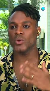 E quando você tá jogando pelada com o Messi e faz gol? Olha só essa  história que Gabriel o Pensador contou pro Eduardo Sterblitch no  #NTem1TalkShow! 🤣 Assista aos episódios no Globoplay