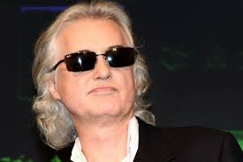 Each acoustic guitar has its own character and personality. On a particular  day, I might pick one up and start noodling around, looking for some  emotional content in the chords.” -Neil Diamond