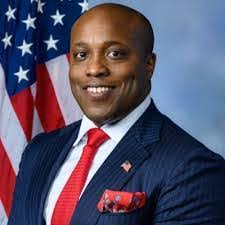 Larry Gholston's Instagram, Twitter & Facebook