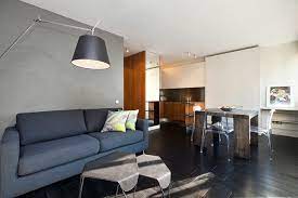 Les propriétaires venaient d'acheter le logement pour le louer meublé à un étudiant, il y avait une mezzanine et du lambris partout, explique l'architecte d'intérieur blandine colson, fondatrice de un air de déco. Un Appartement De 33 M2 Aux Rangements Dissimules Marie Claire