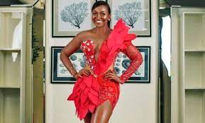 She is currently 48 years old. Rdlx0cwslcxsim