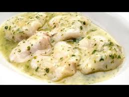 Cocochas de merluza en salsa verdecocochas de merluza en salsa verde ,historia:en la receta de hoy, utilizo una de las partes más finas de la merluza, la cococha. Receta De Kokotxas De Bacalao En Salsa Karlos Arguinano Youtube