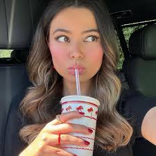 A cute short story between two cuties 🥰 Carly's smile of approval says  million words about her feelings for Freddie 😏🙈❤️❤️ #mirandacosgrove  #icarly #icarlyreboot #creddie