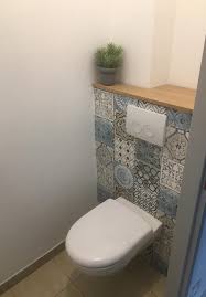 Decorer Ses Wc 25 Idees Pour Vous Inspirer Kozikaza En 2020 Idee Deco Toilettes Deco Toilettes Relooking Toilettes
