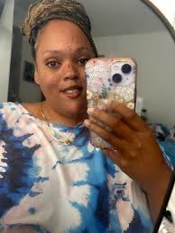 Bold press-on nails for a new look