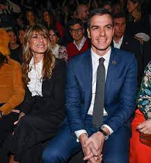 Abucheos y gritos contra Pedro Sánchez y Begoña Gómez en la Mercedes  Fashion Week: "¡Traidor!"
