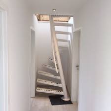 1m2 Bei Eestairs I Weiss Treppe Design I Raumspartreppe Platzsparende Treppe Schmale Treppe In 2020 Raumspartreppen Schmale Treppe Treppen Design