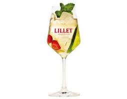 Lillet, the french aperitif made with bordeaux grapes, has a low abv (17 the rosé version is a touch fruitier than lillet blanc, and, served over ice with a spritz. Lillet La Vie En Rose Rezept Ichkoche At