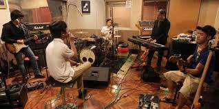 Check spelling or type a new query. Contoh Kritik Musik Halaman All Kompas Com