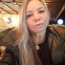 🚨FAMOSOS: Kanye West e sua esposa Bianca Censori foram flagrados fazendo  compras.