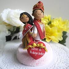 Custom Cake Topper Indian Traditional Wedding Theme Etsy In 2020 Wedding Cake Topper Indian Custom Wedding Cake Toppers Indian Cake