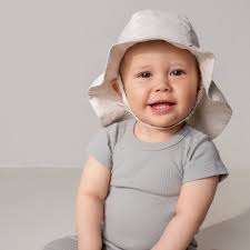 MarMar Alba linnen baby zonnehoed verkrijgbaar in twee kleuren.