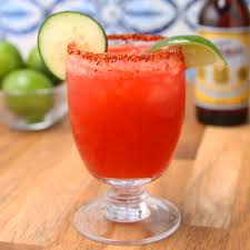 Michelada Con Pepino Y Chamoy Mexican Alcoholic Drinks Michelada Recipe Yummy Drinks