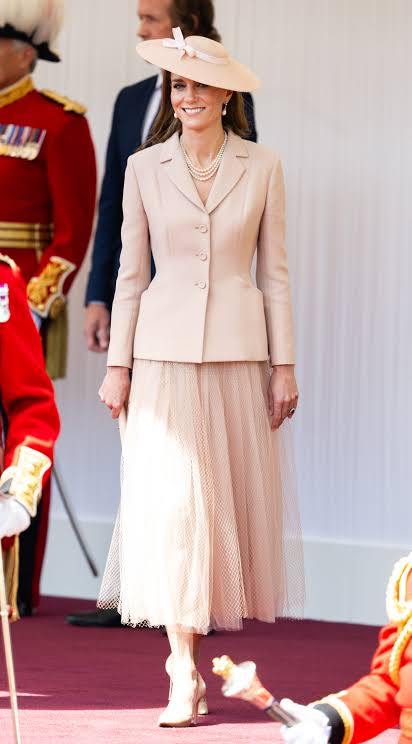 Prince William and Kate Middleton Welcome President Macron and Brigitte  Macron For State Visit - See Photos