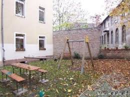 Einige sind bereits frankiert, während andere noch vollkommen unbenutzt sind. Super Gunstig Viel Sonne Toller Garten Leider Ohne Balkon Homebooster