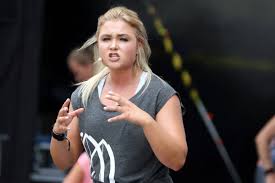 Doch jetzt ist sie zurück: Sophia Thiel Zieht Sich Zuruck Nun Packt Ein Influencer Kollege Aus Derwesten De
