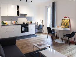 Face A Un Papier Peint Vintage Et Un Amenagement A L Ancienne La Decoratrice D Interi Amenagement Petit Appartement Plans Petits Appartement Petit Appartement