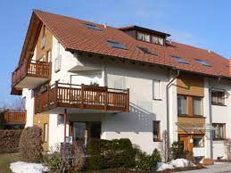 Das haus sieht wirklich aus wie ein gemäuer, am schlimmsten aber ist der garten, der total verwaist. Ferienwohnung Haus Wiesengrund Wg 1 Titisee Neustadt Firma Vermietungsservice Doris Van Noppen Frau Doris Van Noppen