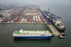 Alerta de ventos e chuvas fortes paralisa manobras de navios