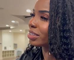 Disapproval of pregnant woman sleeping with boss