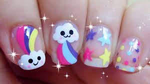 Al igual que el diseño anterior, este consta de puntos negros sobre las uñas blancas, pero pintadas hasta la mitad. Unas Para Ninas 160 Decorados Geniales Imagenes De Unas Decoradas Unas Para Ninas Unas Decoradas