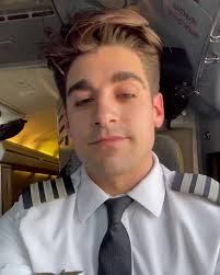 Ni Pilot James