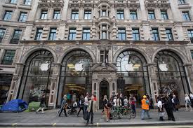 Every store has dedicated teams for support, learning and more. Giant Apple Logos To Be Removed From Front Of Flagship Regent Street Store London Evening Standard Evening Standard