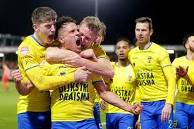 In het seizoen 2008/2009 was hij trainer van het dameselftal van sc heerenveen. Cambuur Rekent Op Promotie Naar Eredivisie De Volkskrant