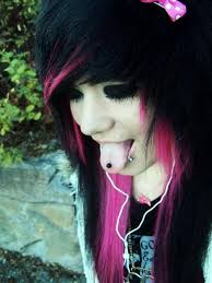 If you love emo or scene style and you want to show it, you have to have the right hair! Pink And Black Hair Tumblr Emo Scene Hair Scene Hair Pink And Black Hair