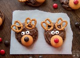 You can cover them with fondant, rainbow sprinkles, delicious melted chocolate… i could go on, but one of my favorite ways is to flood a cookie with royal icing (flood icing). 10 Genius Cookie Decorating Hacks Your Kids Can Easily Master Eatingwell