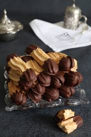 Halwat El Lambout Au Chocolat Biscuits Algeriens Gourmandise Assia En 2020 Gourmandise Gateaux Et Desserts Biscuits