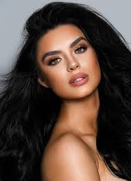 Samantha Keaton's Instagram, Twitter & Facebook