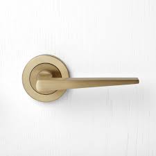 Whether you are searching for something modern and minimalist, or handles that are a little more classic, you will find the perfect our contemporary door handles have been carefully selected from reputable br. The Ultimate Selection Of Door Levers To Make Your Door Unique Entrance Door Main Door Bedroom Door Bat Door Handles Brass Door Handles Door Handles Modern