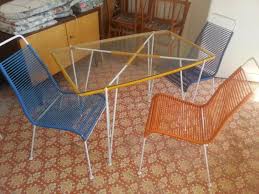 Originale Sehr Seltene Ddr Spaghetti Sitzgarnitur Tisch Mit Aufliegender Glasplatte Mit 3 Dazugehorigen Stuhlen Preis Fur A Stuhle Sitzgarnitur Wascheleine