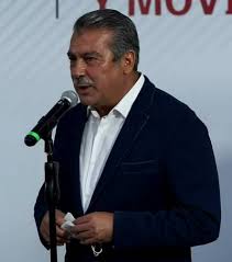 Raúl morón orozco fue el ganador de la primera encuesta que aplicó el partido movimiento de regeneración nacional (morena) para encabezar la candidatura al gobierno del estado. Raul Moron De Maestro Rural A Candidato A Gobernador El Sol De Morelia Noticias Locales Policiacas Sobre Mexico Michoacan Y El Mundo