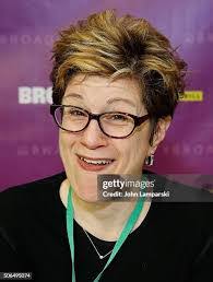 Elizabeth Kron's Instagram, Twitter & Facebook