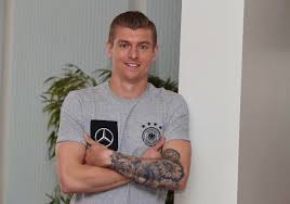 Offizielle facebook seite von toni kroos, fußballer bei real madrid und in der deutschen. Toni Kroos Twitterissa Looking Forward To Be Back On The Pitch With The Dfb Team Tomorrow