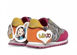 Cornice per fotografie tema me contro te. Liu Jo Arruola Gli Youtuber Me Contro Te Pambianconews Notizie E Aggiornamenti Moda Lusso E Made In Italy