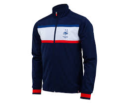 De l'autre côté est brodé le logo nike swoosh. Recherche La Boutique Fff