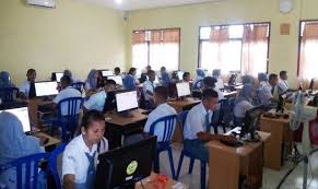 Patroli keamanan sekolah adalah salah satu organisasi di sma n 1 pati di bawah naungan osis sma n 1 pati. Sma Negeri Namrole Dan Sma Wali Ikut Unbk Suara Buru Selatan Media Online