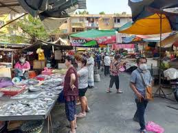 Di pulau pinang, jumlah pasar malam yang diuruskan oleh orang melayu lebih. Semua Premis Di Pulau Pinang Dihadkan Operasi Bermula Esok Km