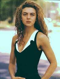 Margarita rosa de francisco 01 gaviota cafe con aroma de mujer. 22 Margarita Rosa De Francisco Ideas Medium Curly Hair Styles Me As A Girlfriend Q Hair