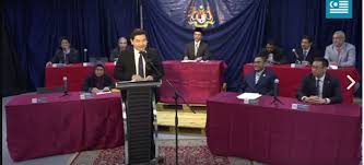 Diberitakan bernama yang dilansir channel news asia, sultan abdullah didampingi istrinya, tunku hajah azizah aminah maimunah iskandariah, tiba di. Rakyat Marah Rafizi Kaitkan Sultan Minum Arak