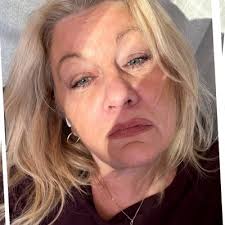 Du är min idol 🤯 Jag blir alltid glad när du här på LinkedIn hälsar på mig  ute i vimlet och frågar om det verkligen är jag. Det är så häftigt när