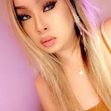 Kimberly Nickles's Instagram, Twitter & Facebook