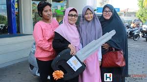 Tapi unik ya, walaupun permainanya panitia tentunya menyediakan hadiah untuk pemenang lomba. Dapat Hadiah Mobil Dari Bri Gombong Perempuan Ini Justru Nggak Percaya Kebumen Update