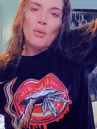 Danielle McGill (@daniellelindsey2)