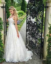 Pin By Rebecca Taylor On Beautiful Wedding Gowns Fancy Dresses Boho Wedding Dress Womens Wedding Dresses Beautiful Wedding Gowns