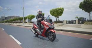 This 250 version is a unik / detune version of the 300 cc variants. Modenas Elegan 250 Abs Lebih Praktikal