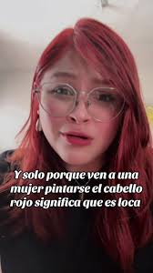 Mujer Pelo Largo Rojo